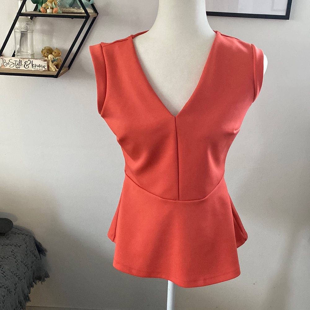 Petite ladies peplum top 👠